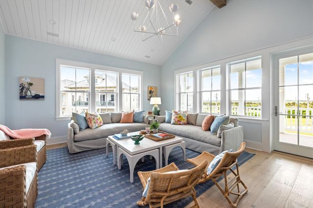 2602 E Seaside Drive, Galveston, TX 77550