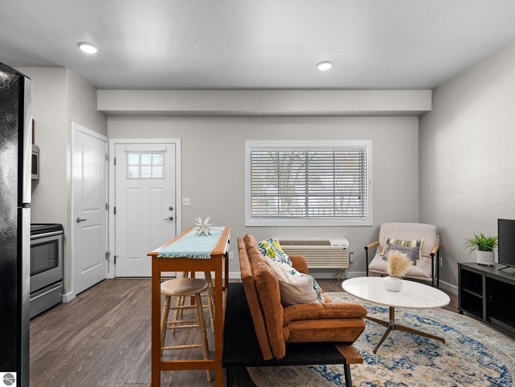 Image 3 of property listing at 619 E Eighth Street # 10, Traverse City, MI 49686