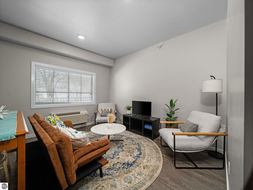 Image 4 of property listing at 619 E Eighth Street # 10, Traverse City, MI 49686