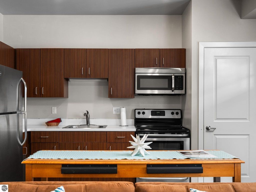 Image 5 of property listing at 619 E Eighth Street # 10, Traverse City, MI 49686