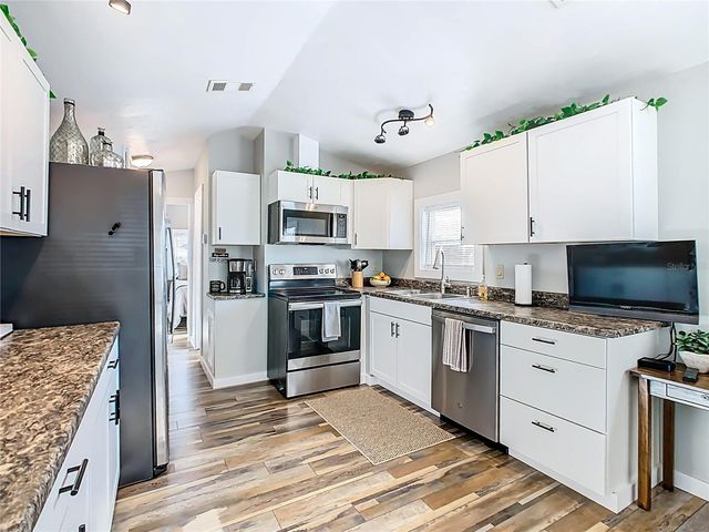 446 PINE LOOP, Frostproof, FL 33843