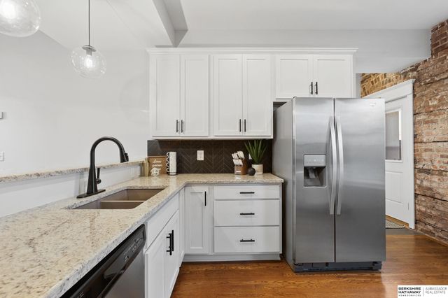 817 S 33rd Street, Omaha, NE 68105