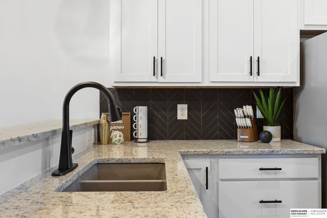 817 S 33rd Street, Omaha, NE 68105