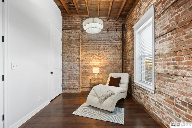 817 S 33rd Street, Omaha, NE 68105