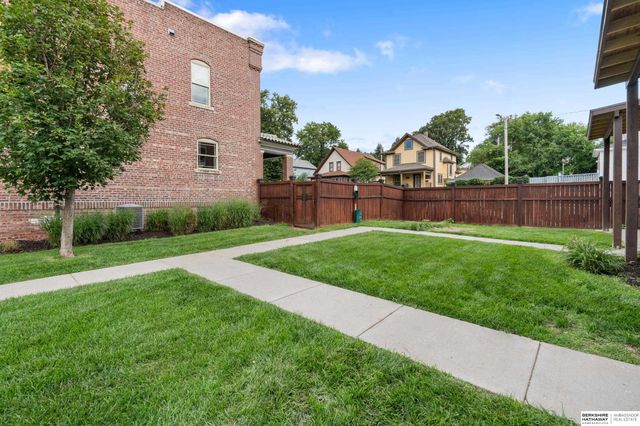 817 S 33rd Street, Omaha, NE 68105