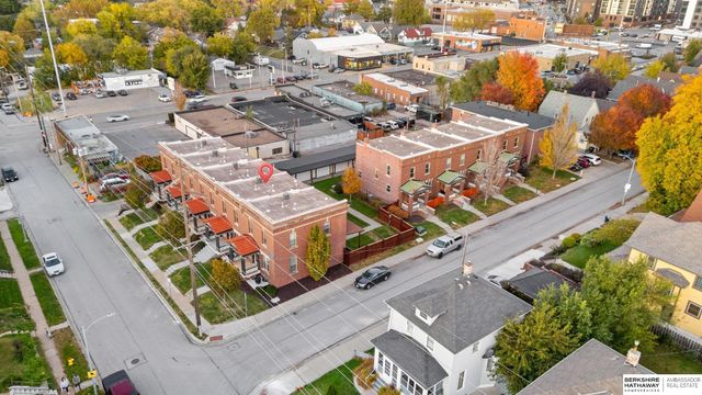 817 S 33rd Street, Omaha, NE 68105