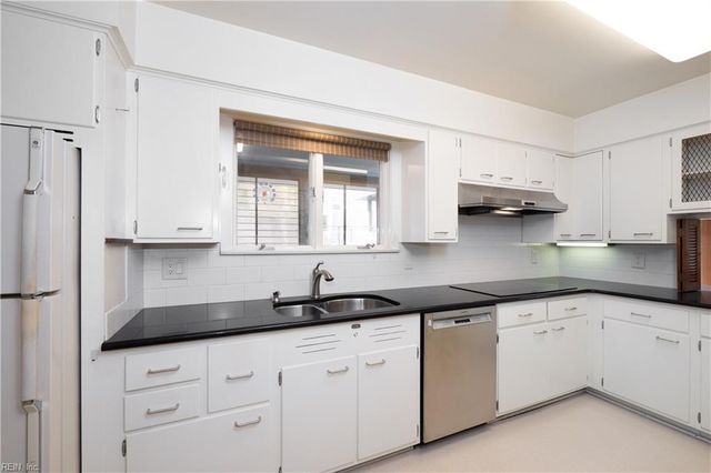 8806 Ocean Front AVE, Virginia Beach, VA 23451