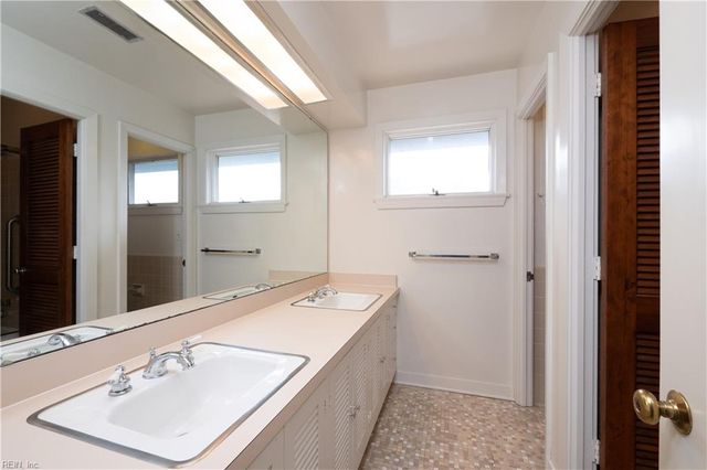 8806 Ocean Front AVE, Virginia Beach, VA 23451