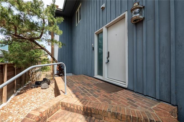 8806 Ocean Front AVE, Virginia Beach, VA 23451