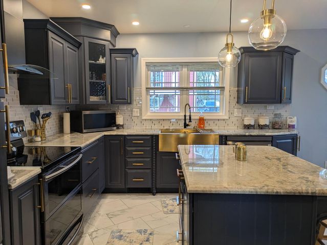 8811 Waruf Avenue, Portage City, MI 49002