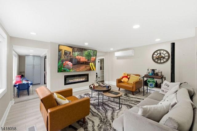 28 Wagners Ln, Warren Twp., NJ 07059