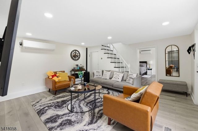 28 Wagners Ln, Warren Twp., NJ 07059