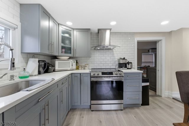 28 Wagners Ln, Warren Twp., NJ 07059