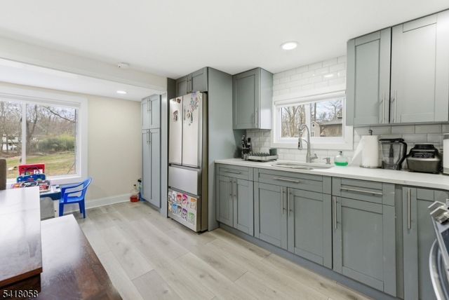 28 Wagners Ln, Warren Twp., NJ 07059