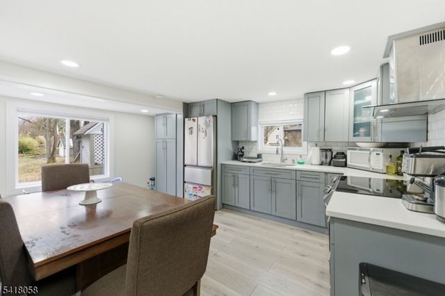 28 Wagners Ln, Warren Twp., NJ 07059