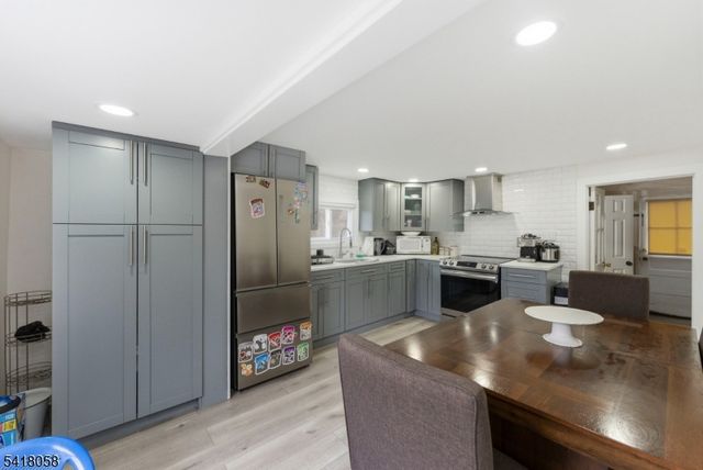 28 Wagners Ln, Warren Twp., NJ 07059