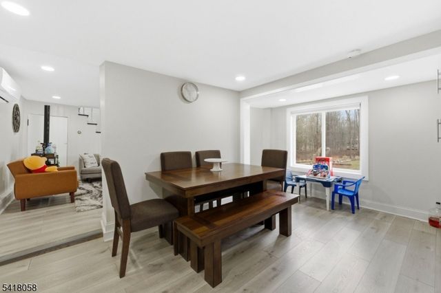 28 Wagners Ln, Warren Twp., NJ 07059