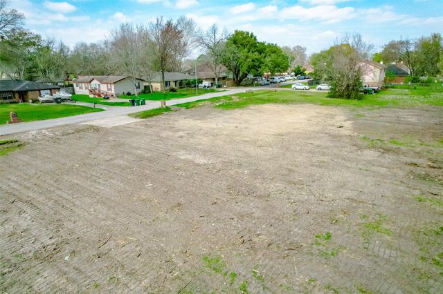 8524 Observatory Street, Houston, TX 77088