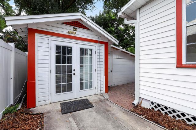 813 E NEW ORLEANS AVENUE, Tampa, FL 33603
