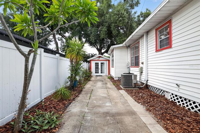 813 E NEW ORLEANS AVENUE, Tampa, FL 33603