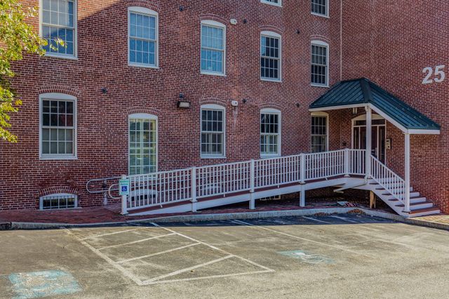 25 Cedar St 3, Amesbury, MA 01913