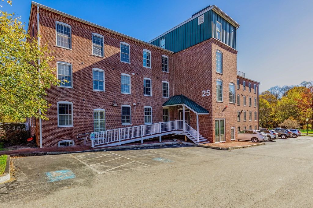 25 Cedar St 3, Amesbury, MA 01913