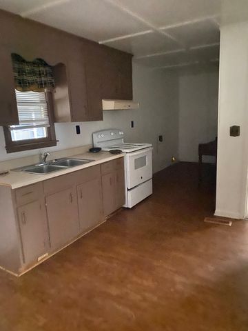 1035 N 3rd St, Pulaski, TN 38478