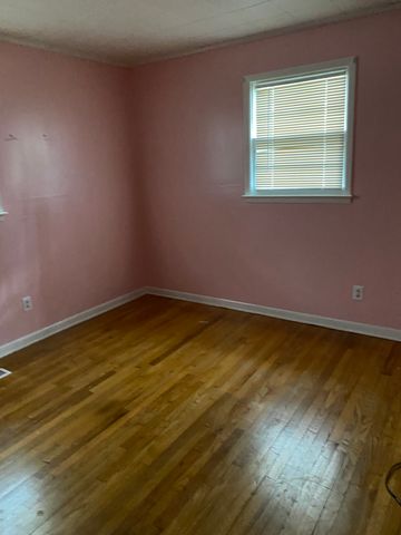 1035 N 3rd St, Pulaski, TN 38478