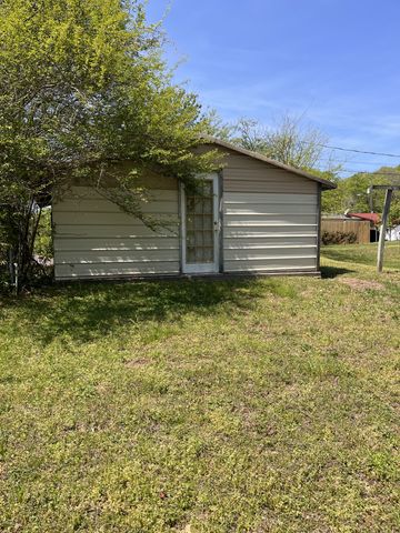 1035 N 3rd St, Pulaski, TN 38478
