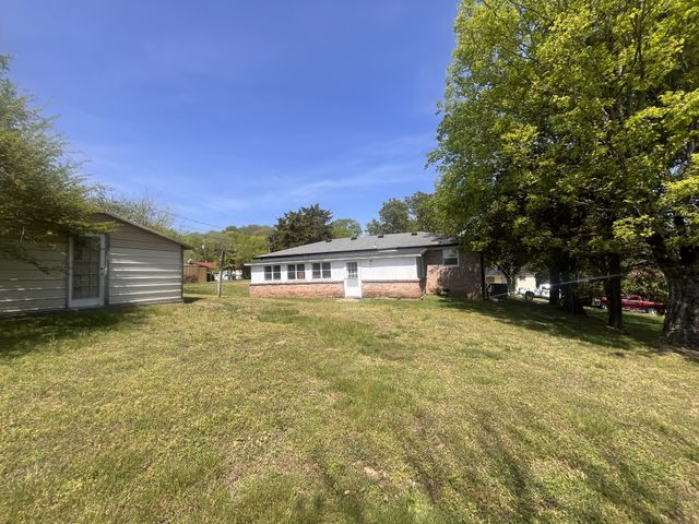 1035 N 3rd St, Pulaski, TN 38478