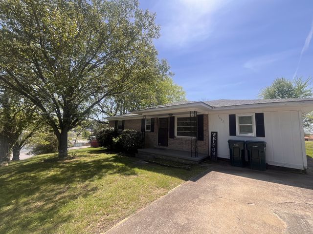 1035 N 3rd St, Pulaski, TN 38478