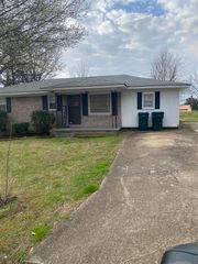 1035 N 3rd St, Pulaski, TN 38478