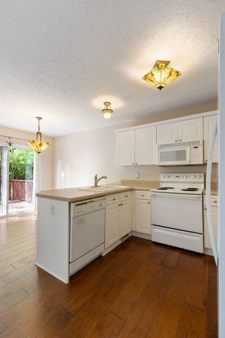 5752 Amalie Dr, Nashville, TN 37211