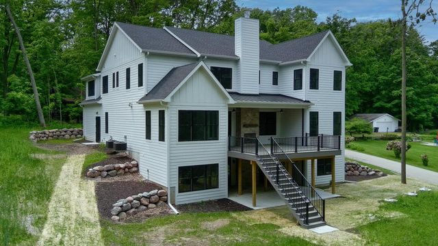 N2692 Forest DRIVE, Lake Geneva, WI 53147