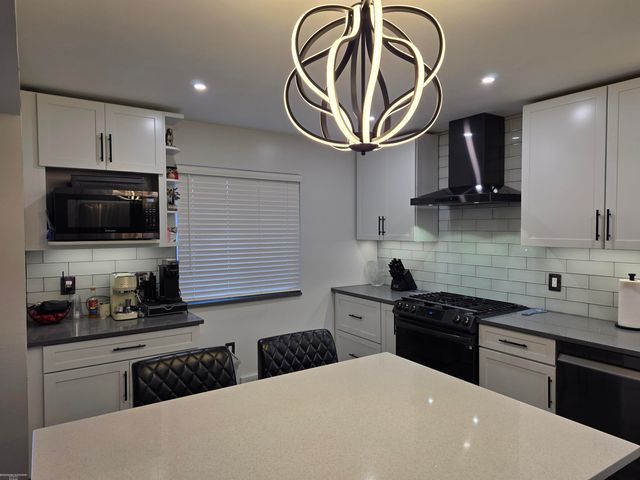 27729 Manhattan Street, Saint Clair Shores, MI 48081