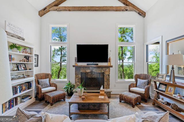 77 North Shore Drive, Cleveland, GA 30528