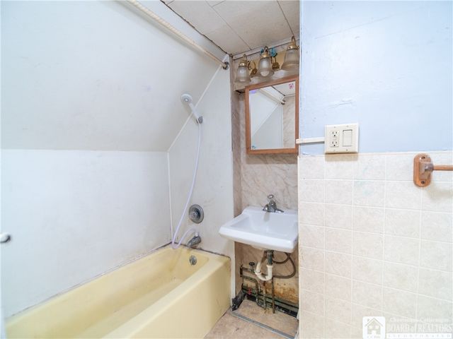 17 Tew Street, Jamestown, NY 14701