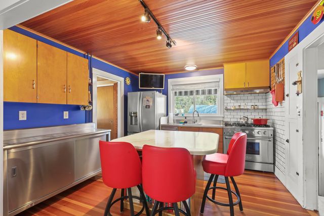 2614 Cranberry Highway, Wareham, MA 02571