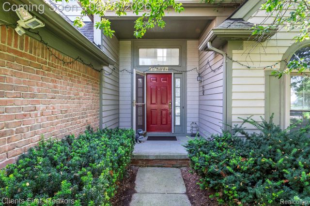 39478 Squire Road, Novi, MI 48375