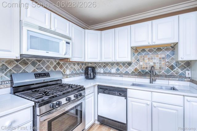39478 Squire Road, Novi, MI 48375