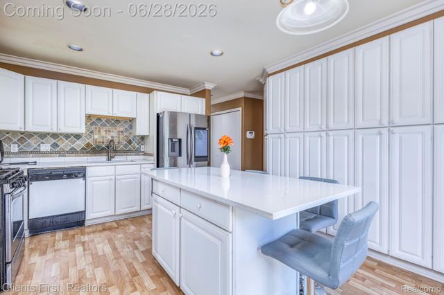 39478 Squire Road, Novi, MI 48375