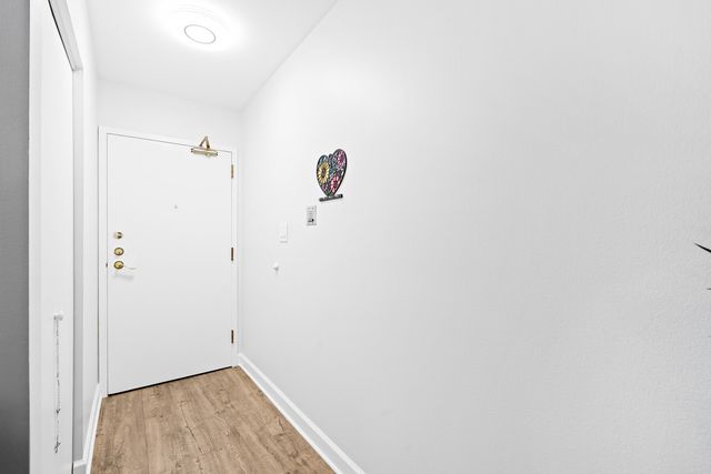130 Crest Wood Court 1, Schaumburg, IL 60195