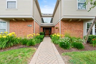 130 Crest Wood Court 1, Schaumburg, IL 60195