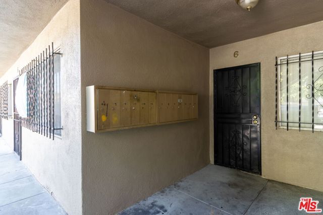 820 W 95th Street, Los Angeles, CA 90044