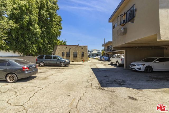 820 W 95th Street, Los Angeles, CA 90044