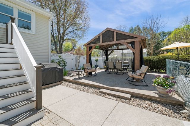 31 Rustic Ln, Reading, MA 01867
