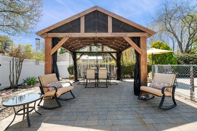 31 Rustic Ln, Reading, MA 01867