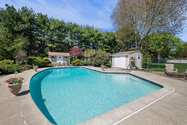 31 Rustic Ln, Reading, MA 01867