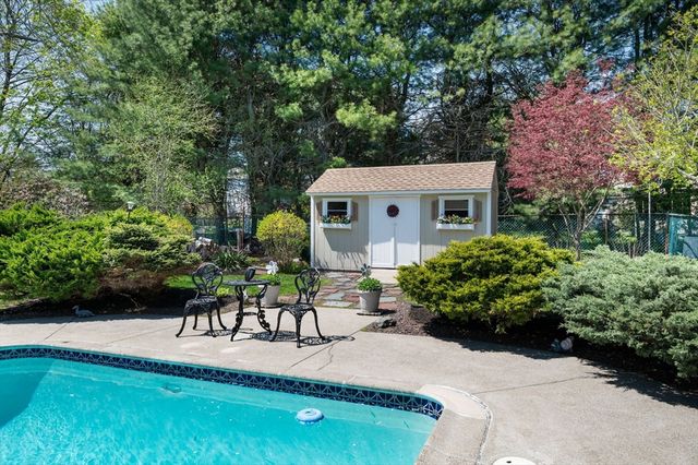 31 Rustic Ln, Reading, MA 01867