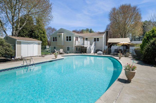 31 Rustic Ln, Reading, MA 01867